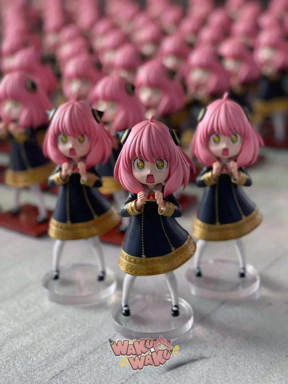 WakuWaku Studio Star Eyes Anya Forger