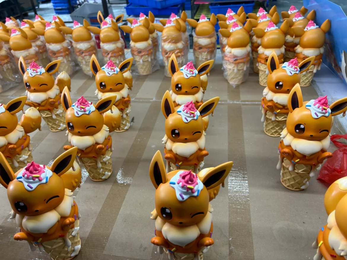 DM Studios Big & Small Ice Cream Eevee