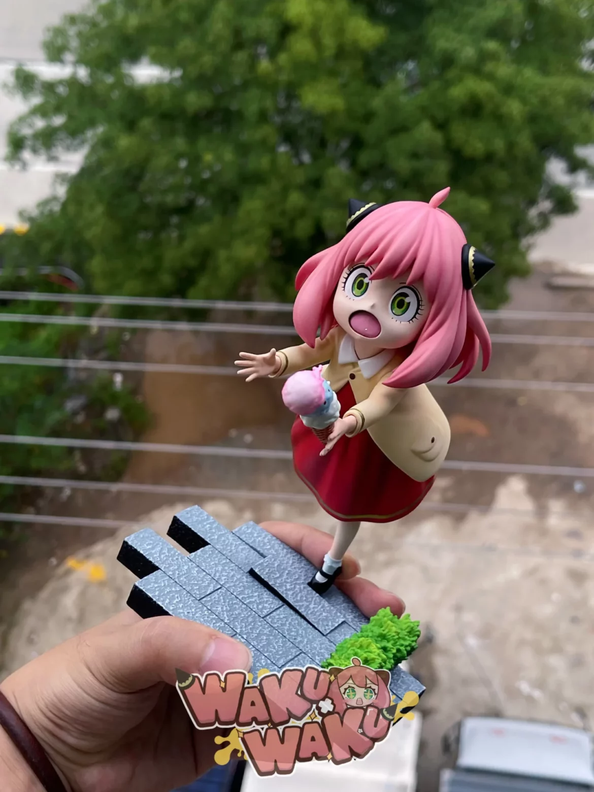 Falling Down Anya Forger WakuWaku Studio