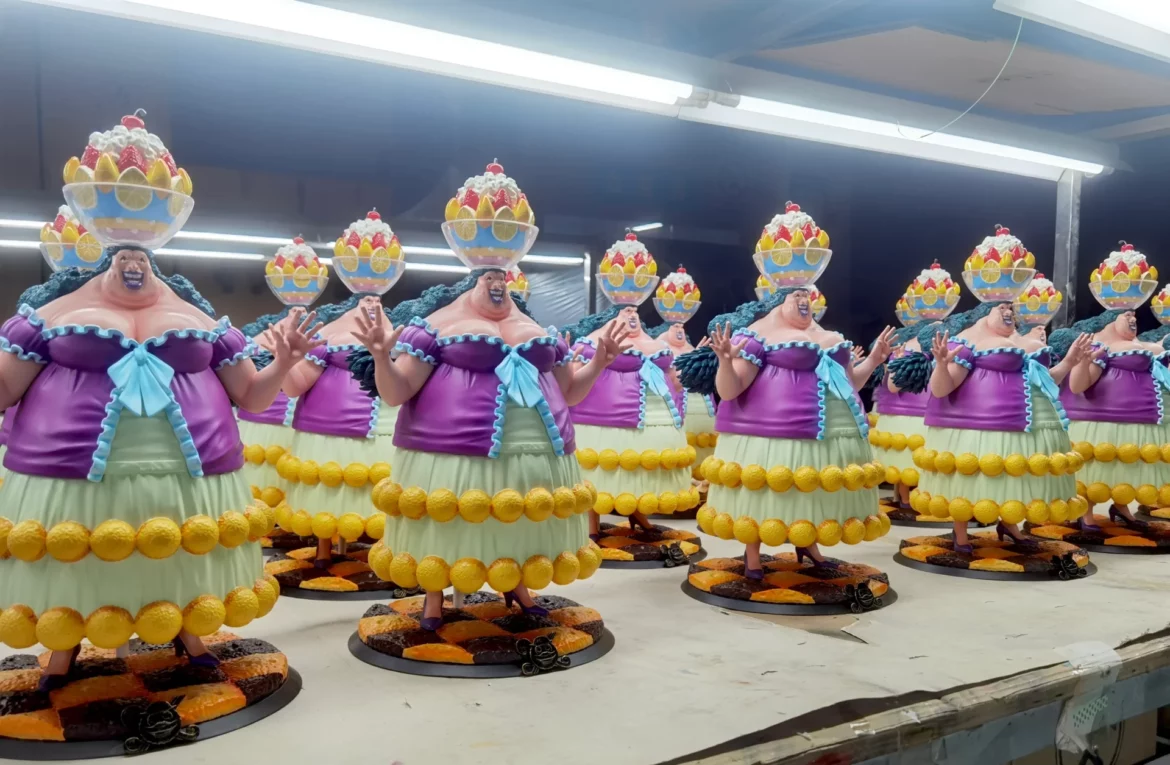 Eldest Daughter Charlotte Compote & Youngest Daughter Charlotte Anana - Black studio