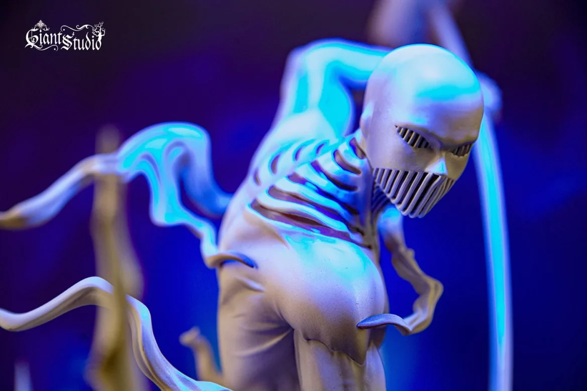 Giant Studio War Hammer Titan