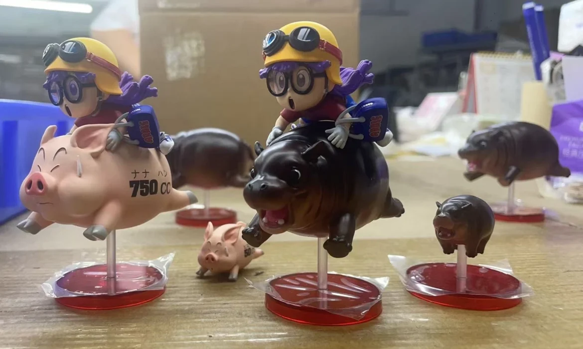 Penguin Village Series 015 Norimaki Arare Ridding a Pig & Running Piggy – Dr. Slump Resin Statue – LeaGue Studios